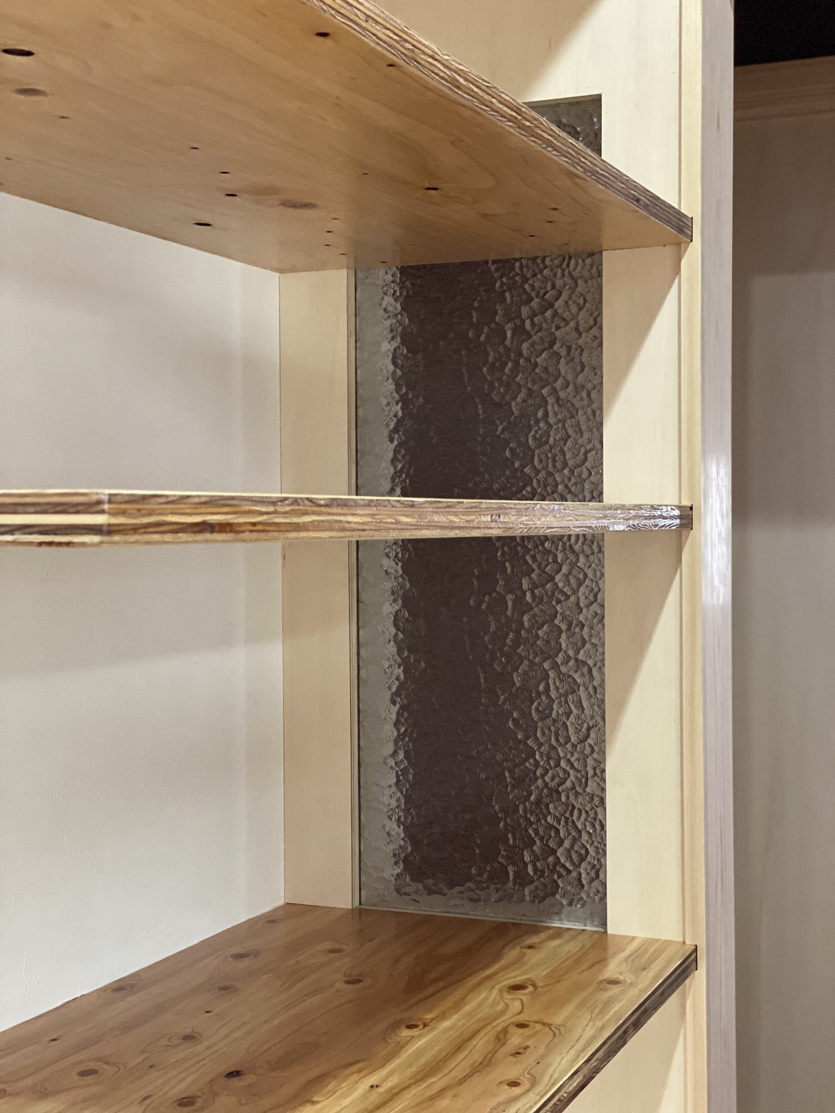 既存建具から再利用した型板ガラス