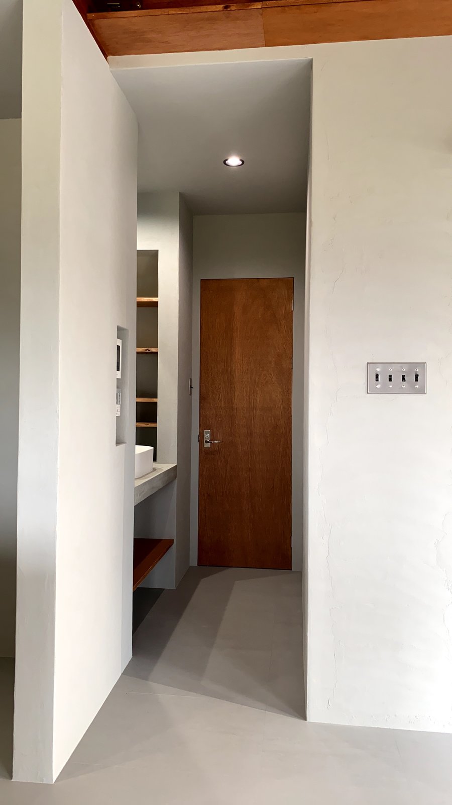 洗面からトイレへの通路